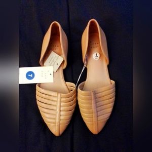 NWOT- Women's size 7 Tan Flats
